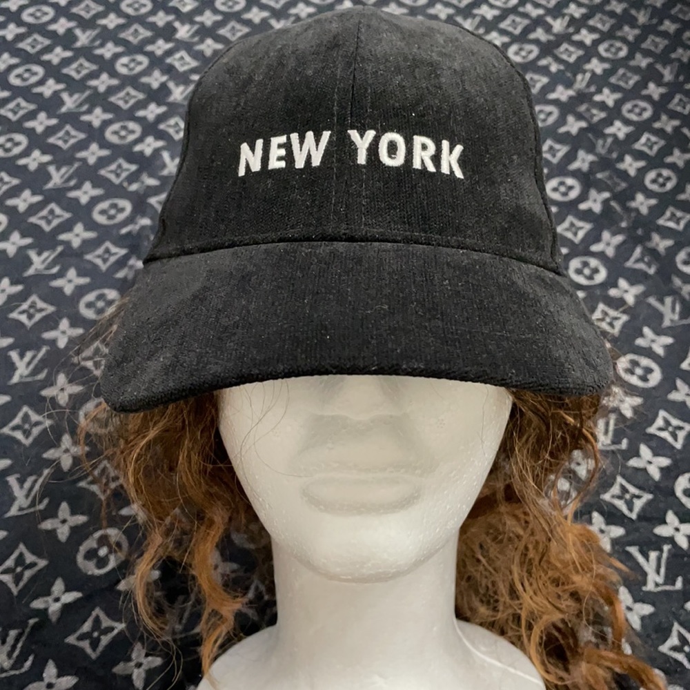(46)- Black New York fitted hat